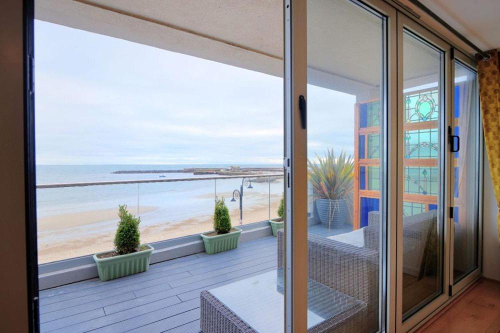 Largigi Offering Two Amazing Panoramic Sea Front Apartments Lyme Regis Kültér fotó