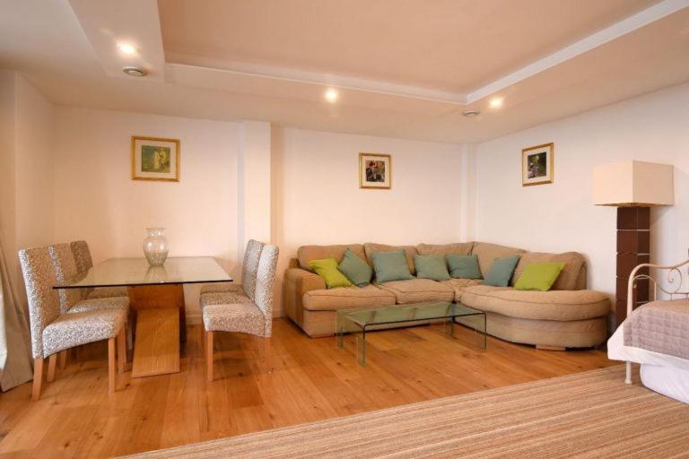 Largigi Offering Two Amazing Panoramic Sea Front Apartments Lyme Regis Kültér fotó