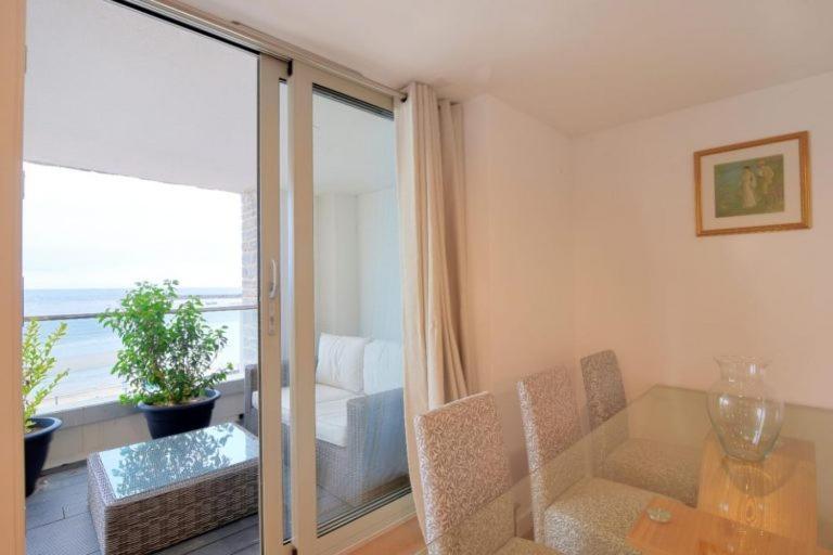 Largigi Offering Two Amazing Panoramic Sea Front Apartments Lyme Regis Kültér fotó