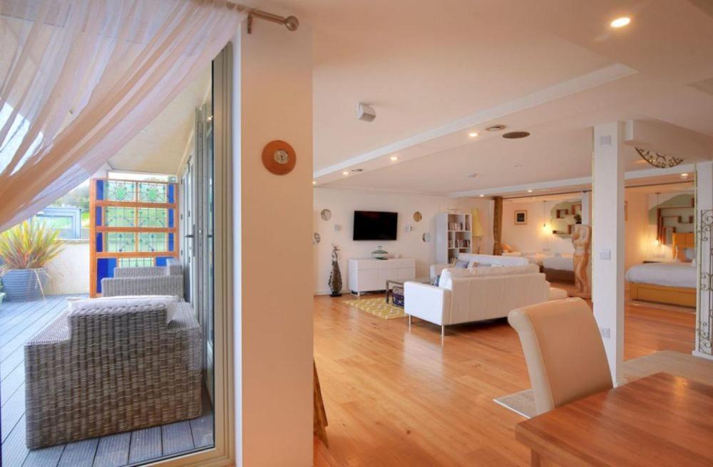 Largigi Offering Two Amazing Panoramic Sea Front Apartments Lyme Regis Kültér fotó