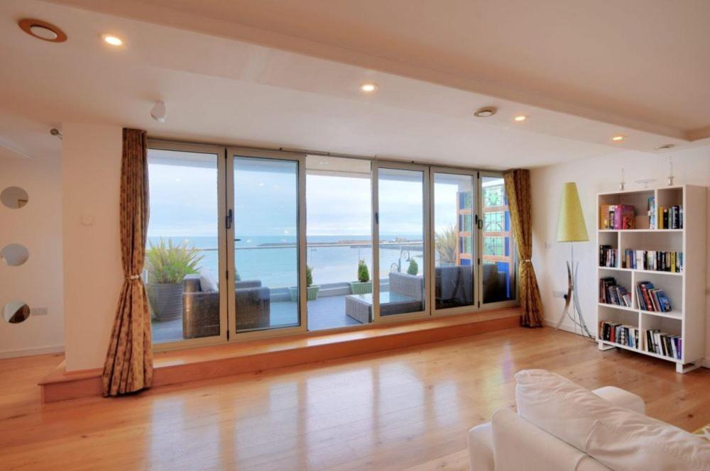 Largigi Offering Two Amazing Panoramic Sea Front Apartments Lyme Regis Kültér fotó